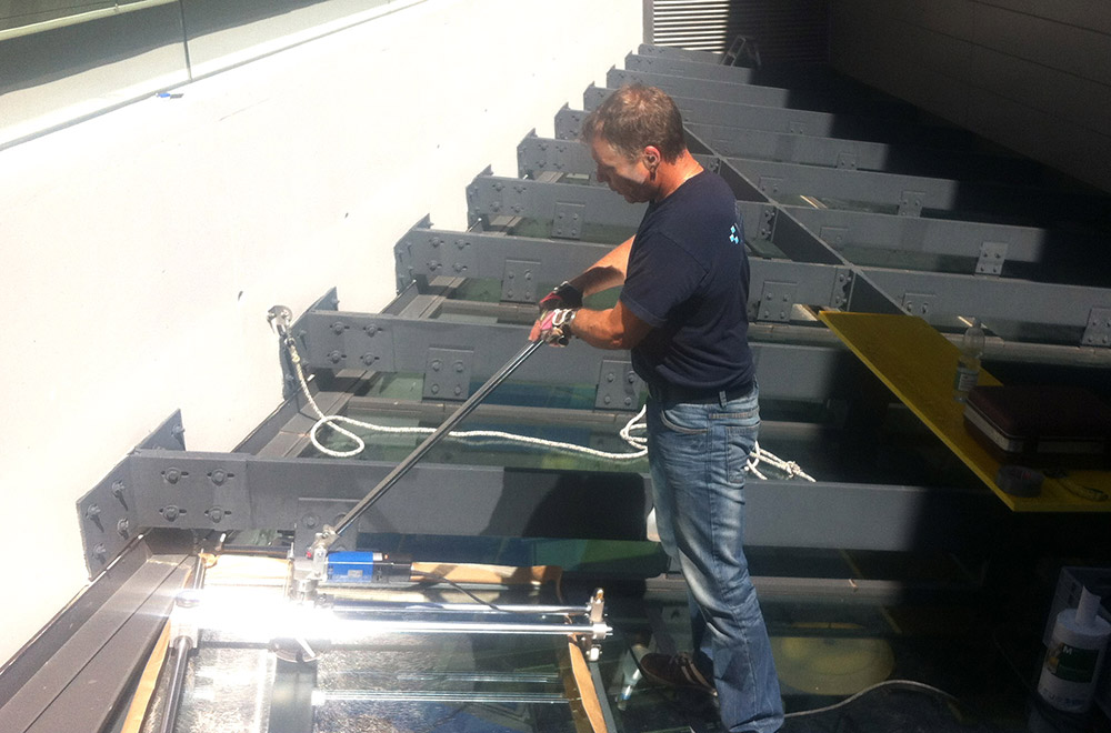 vetrox, glaskratzer, glaskratzer entfernen, glaskratzerentfernung, scratching, graffiti, glass doc, glassanierung, verkratztes glas